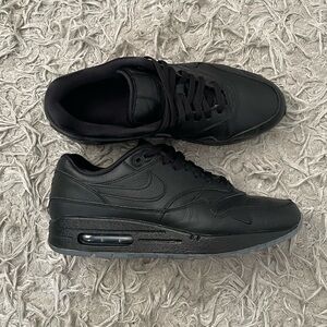 Nike Men's Air Max 1 size 9 - Nike ID Black out with leopard print sole